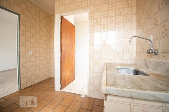 cozinha de apartamento para alugar com 2 quartos, 60m² em Jardim Aurelia, Campinas