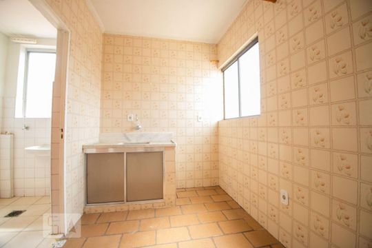 cozinha de apartamento para alugar com 2 quartos, 60m² em Jardim Aurelia, Campinas