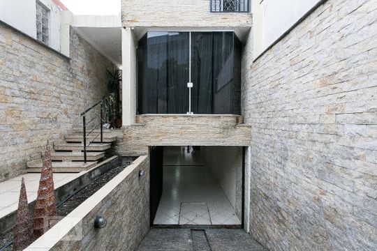 Fachada de casa à venda com 3 quartos, 298m² em Sítio da Figueira, São Paulo