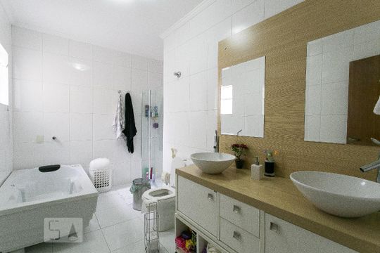 Banheiro de Suíte 1 de casa à venda com 3 quartos, 298m² em Sítio da Figueira, São Paulo