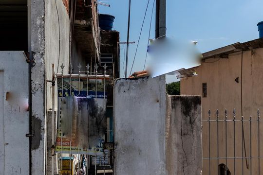 Fachada  de casa à venda com 1 quarto, 48m² em Jardim Casa Pintada, São Paulo