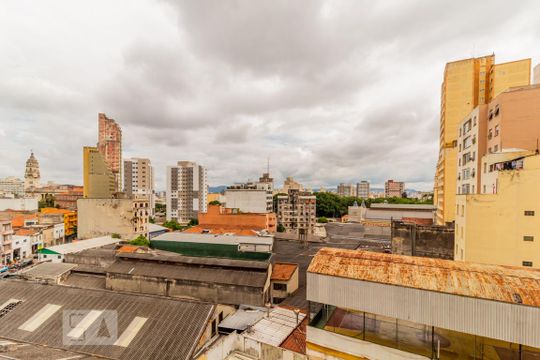 Vista de kitnet/studio para alugar com 1 quarto, 30m² em Centro Histórico de São Paulo, São Paulo