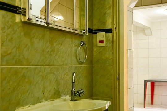 Banheiro com Gabinete de casa para alugar com 2 quartos, 80m² em Vila Marieta, São Paulo