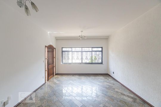 Casa para alugar com 3 quartos, 280m² em Vila Invernada, São Paulo