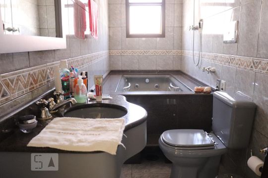 Banheiro da Suíte de apartamento à venda com 3 quartos, 370m² em Jardim Las Vegas, Santo André