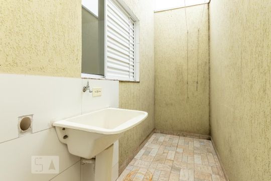 Área de serviço de kitnet/studio para alugar com 1 quarto, 35m² em Vila Sílvia, São Paulo