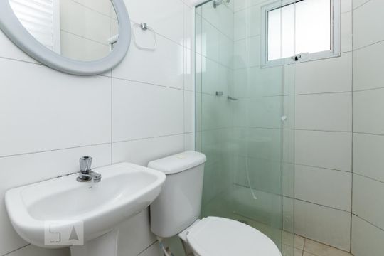 Banheiro  de kitnet/studio para alugar com 1 quarto, 35m² em Vila Sílvia, São Paulo