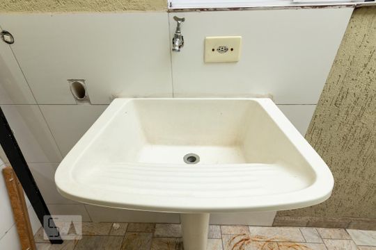 Área de serviço de kitnet/studio para alugar com 1 quarto, 35m² em Vila Sílvia, São Paulo