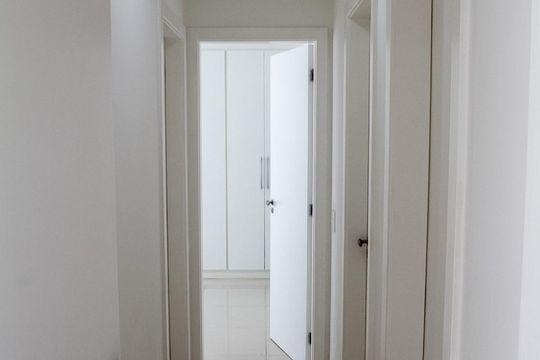 Corredor de apartamento para alugar com 3 quartos, 188m² em Lagoa, Rio de Janeiro