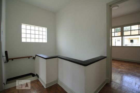 Hall Dormitórios de casa à venda com 3 quartos, 200m² em Vila Mariana, São Paulo