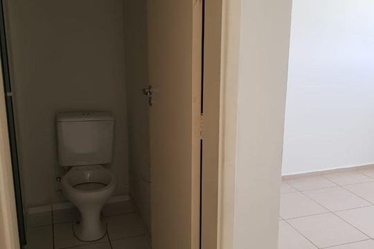 banheiro de apartamento para alugar com 2 quartos, 51m² em Jardim Nova Europa, Campinas