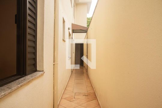Hall de entrada/Quintal de casa à venda com 3 quartos, 202m² em São Judas, São Paulo