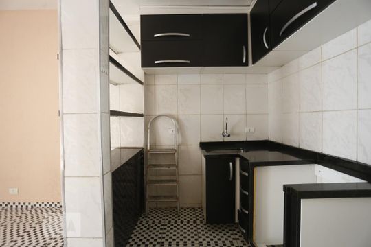 Cozinha de apartamento para alugar com 1 quarto, 33m² em República, São Paulo