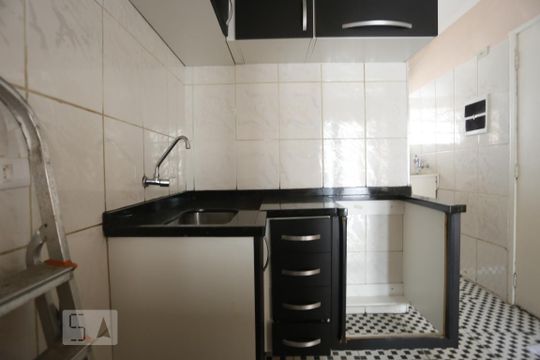 Cozinha de apartamento para alugar com 1 quarto, 33m² em República, São Paulo