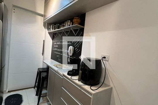 Cozinha de apartamento à venda com 3 quartos, 65m² em Continental, Osasco