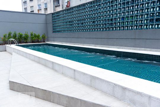 Piscina  de apartamento para alugar com 1 quarto, 22m² em Sé, São Paulo