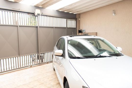 Garagem de casa à venda com 3 quartos, 250m² em Vila Basileia, São Paulo