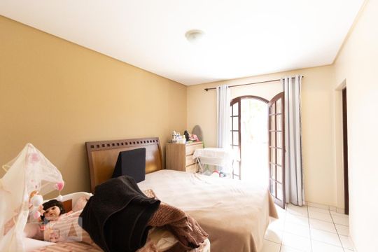 Quarto de casa à venda com 3 quartos, 150m² em Vila São Paulo, São Paulo