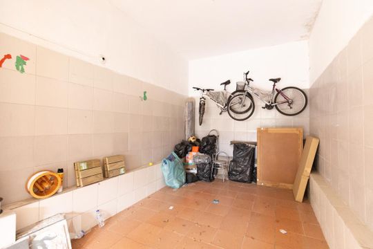 Garagem de casa à venda com 3 quartos, 150m² em Vila São Paulo, São Paulo
