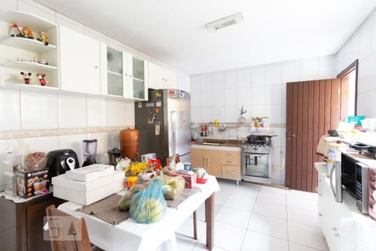 Cozinha de casa à venda com 3 quartos, 150m² em Vila São Paulo, São Paulo