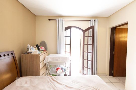 Quarto de casa à venda com 3 quartos, 150m² em Vila São Paulo, São Paulo