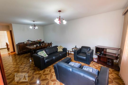 Casa à venda com 3 quartos, 220m² em Vila Brasilio Machado, São Paulo