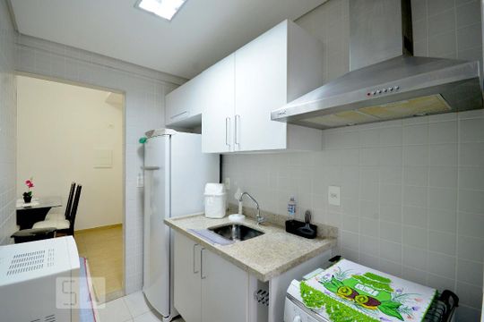 Cozinha de apartamento para alugar com 1 quarto, 45m² em Liberdade, São Paulo