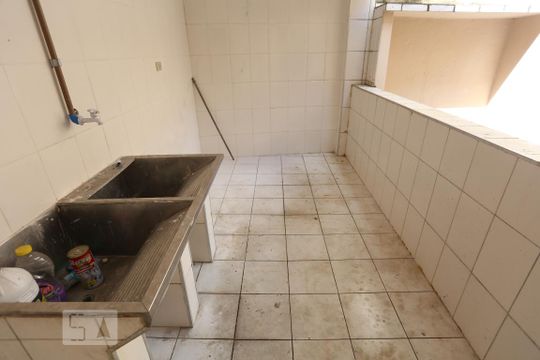 Área de Serviço de casa para alugar com 4 quartos, 257m² em Rolinópolis, São Paulo
