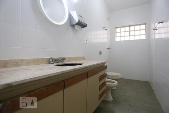 Banheiro da Suíte de casa para alugar com 4 quartos, 257m² em Rolinópolis, São Paulo