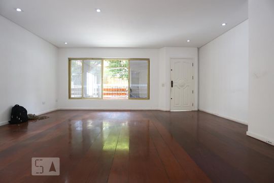 Casa para alugar com 4 quartos, 257m² em Rolinópolis, São Paulo