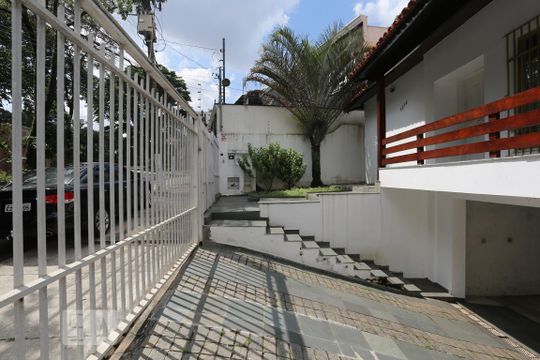 Garagem de casa para alugar com 4 quartos, 257m² em Rolinópolis, São Paulo