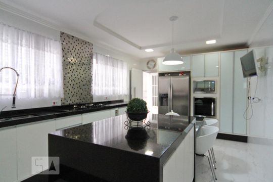 Cozinha de casa para alugar com 3 quartos, 280m² em Vila Albertina, São Paulo