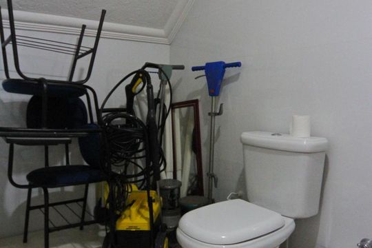 Banheiro da garagem de casa para alugar com 3 quartos, 280m² em Vila Albertina, São Paulo