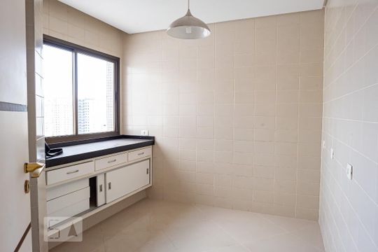 Cozinha de apartamento à venda com 4 quartos, 330m² em Vila Carrão, São Paulo