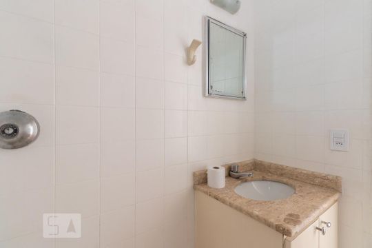 Banheiro de apartamento para alugar com 3 quartos, 67m² em Vila Nova Conceição, São Paulo