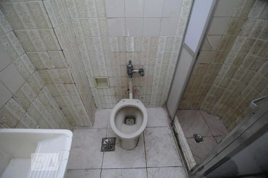 Banheiro de apartamento para alugar com 1 quarto, 50m² em Centro, Rio de Janeiro