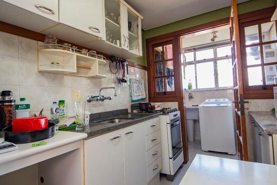 Cozinha de apartamento à venda com 2 quartos, 84m² em Bom Jesus, Porto Alegre