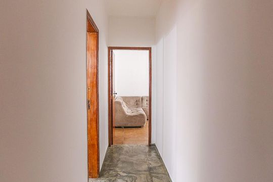 Corredor de casa à venda com 4 quartos, 850m² em Caxingui, São Paulo