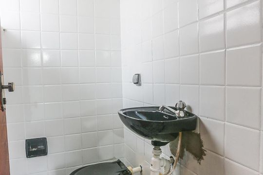 Lavabo de casa à venda com 4 quartos, 850m² em Caxingui, São Paulo