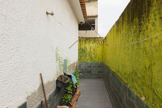 Corredor Lateral/Acesso Área de Serviço de apartamento à venda com 3 quartos, 100m² em Taquara, Rio de Janeiro