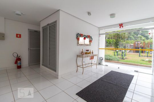 Hall de Entrada de apartamento para alugar com 3 quartos, 65m² em Continental, Osasco