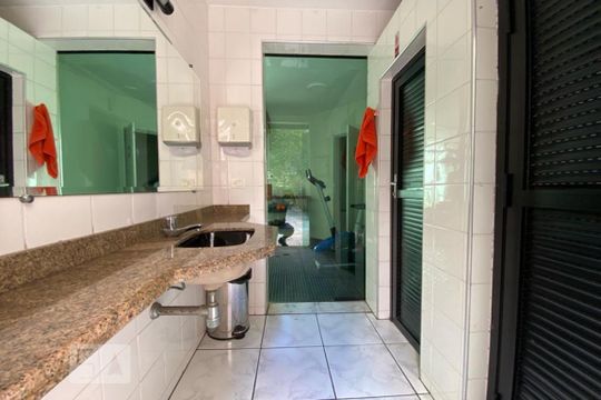 Banheiro de apartamento à venda com 3 quartos, 186m² em Vila Suzana, São Paulo