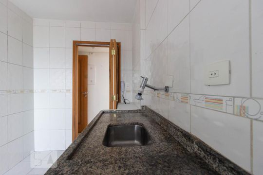 Cozinha de apartamento à venda com 2 quartos, 60m² em Vila Amélia, São Paulo