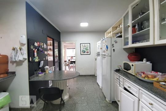 Cozinha de apartamento à venda com 3 quartos, 230m² em Vila Suzana, São Paulo