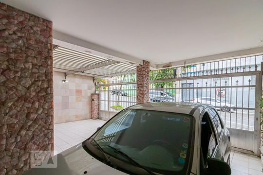 Garagem de casa à venda com 4 quartos, 130m² em Ipiranga, São Paulo
