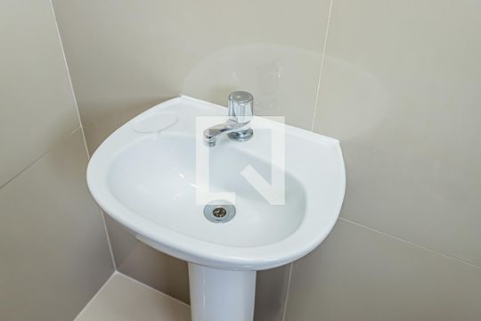 Banheiro de apartamento à venda com 3 quartos, 64m² em Vila Albertina, São Paulo