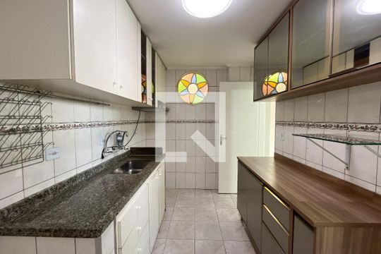 Cozinha de apartamento à venda com 4 quartos, 87m² em Parque Sao Domingos, São Paulo