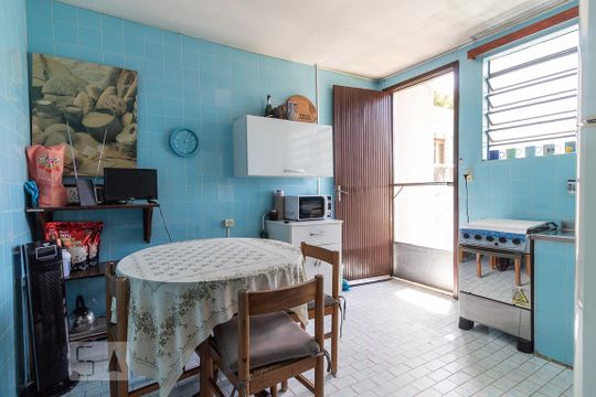 Cozinha de casa à venda com 3 quartos, 110m² em Chácara das Pedras, Porto Alegre