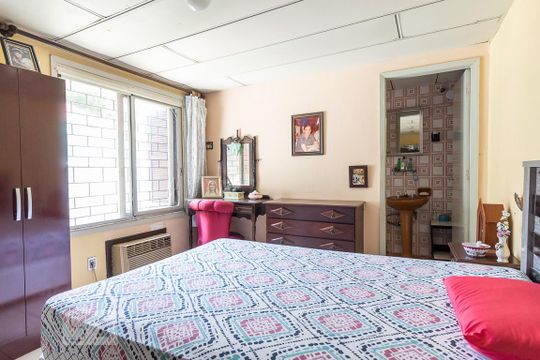 Dormitório de casa à venda com 3 quartos, 110m² em Chácara das Pedras, Porto Alegre