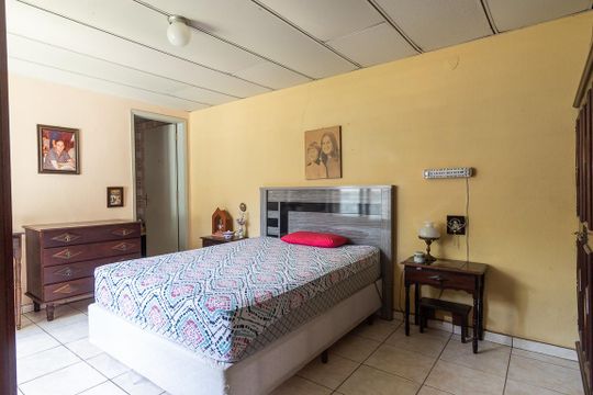 Dormitório de casa à venda com 3 quartos, 110m² em Chácara das Pedras, Porto Alegre